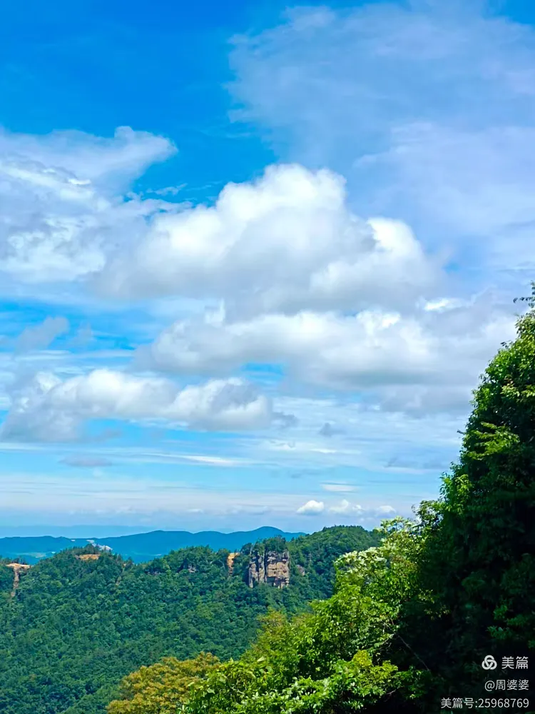黄水石柱月亮湖
